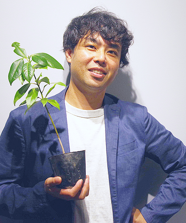各地で植樹活動に取り組む「森の設計士」　西野文貴氏