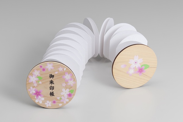 斬新な丸型の「まあるい御朱印帳」