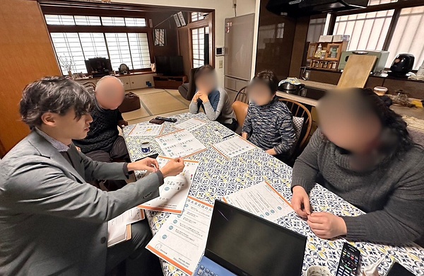 「家族未来会議」の様子（㊧が柴田氏）＝画像を一部加工しております