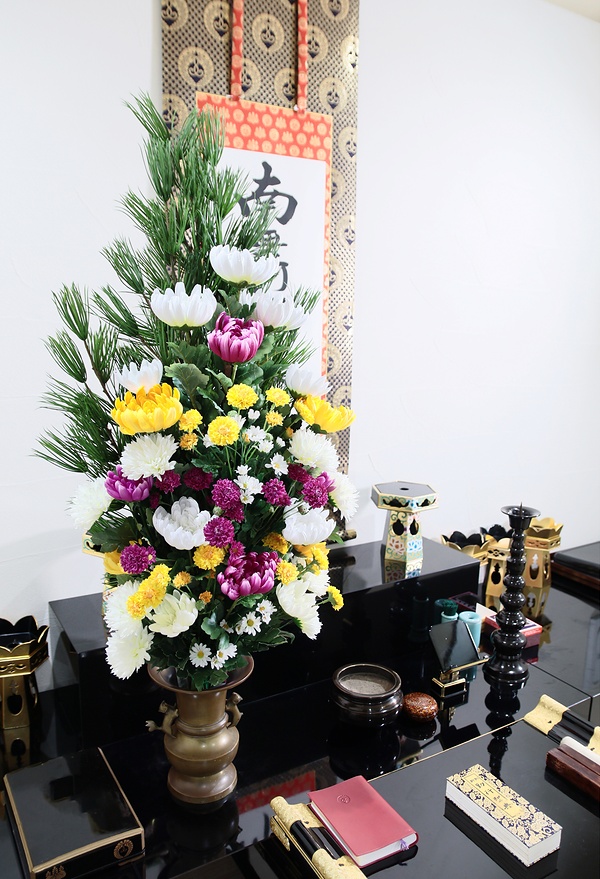 花寺の造花仏花。生花と合わせて生けることもできる