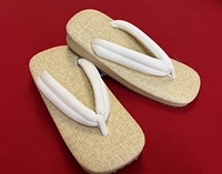 鼻緒がメッシュ製ですぐに快適に履ける草履
