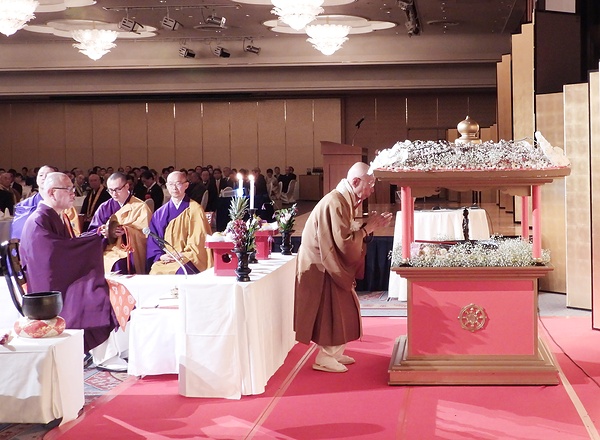 隨心院一山の出仕で営まれた花まつり法楽