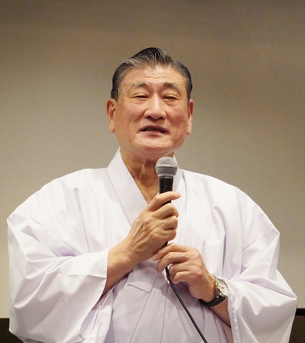 「規定を順守して明るく楽しいお祭りに」と話す猿渡宮司