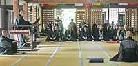 本堂で行われた安永管長の『臨済録』提唱（11日午後）
