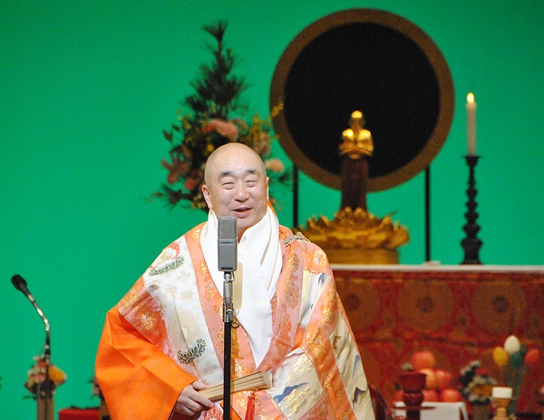 「お大師様の御心に触れて、今日1日、温かい気持ちで過ごしてほしい」と話す衣笠会長
