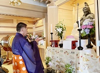 智証大師像開眼法要の導師を勤める三井寺の福家長吏