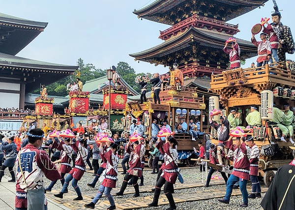 最終日の6日夕に大本堂前で行われたフィナーレの総踊り
