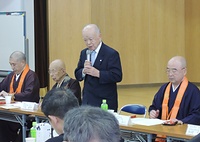会長に就任し挨拶する橘重十九・北野天満宮宮司