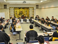 本山本願寺の聞法会館（京都市下京区）で開催中の会読（22日）