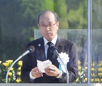 「平和宣言」を読み上げる広島市の松井市長