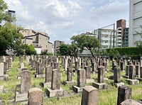 5千人以上を葬った個人墓碑