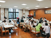 東京都豊島区で催している外国人住民の相談会の様子
