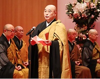 謝辞に立った千葉公慈学長