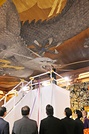 信徒と結ばれた筆で開眼された「叡嶽双龍」