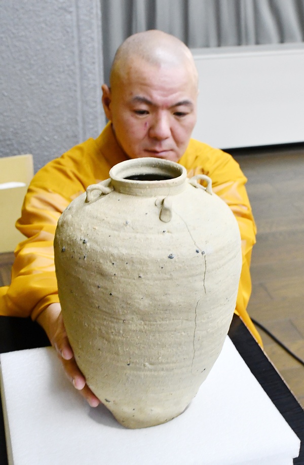 俊芿律師とその弟子とみられる遺骨が収められていた骨壺