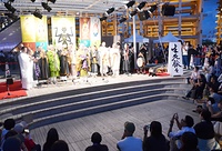各宗派の僧侶が参加し営まれた「超宗派万博寺法要」