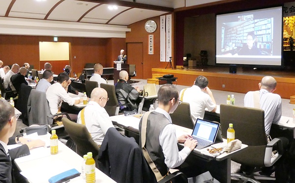全国から僧侶が集まった中央教化研究会議