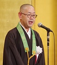 挨拶する奥田会長