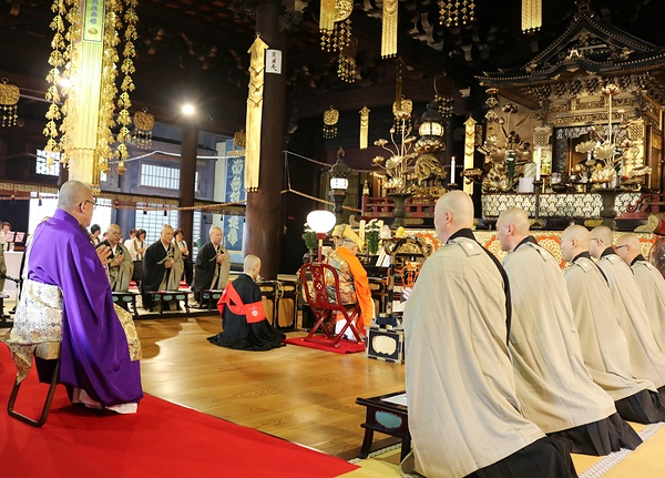 福𠩤隆善󠄄法主を導師に営まれた「終戦八十年追悼・平和誓願法要」