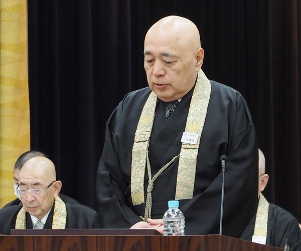 執政方針の進捗を報告する川田宗務総長