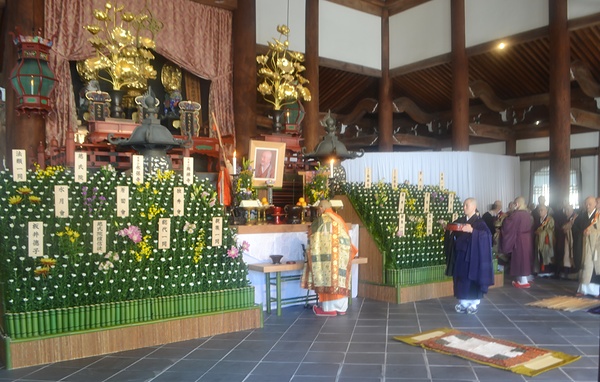 津送で導師を勤める田中寛洲管長