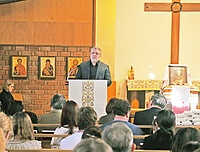 ロシアの侵攻はホロドモールと同じ戦争犯罪だと非難するユーリ特命全権大使