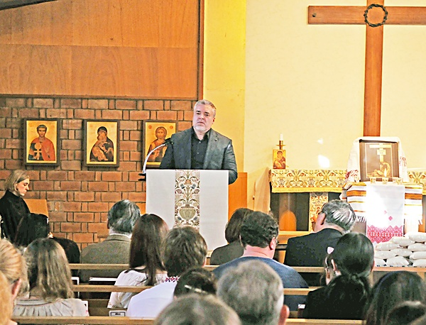 ロシアの侵攻はホロドモールと同じ戦争犯罪だと非難するユーリ特命全権大使