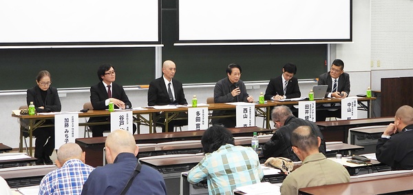 修験の霊地としての伊勢について話し合う研究者