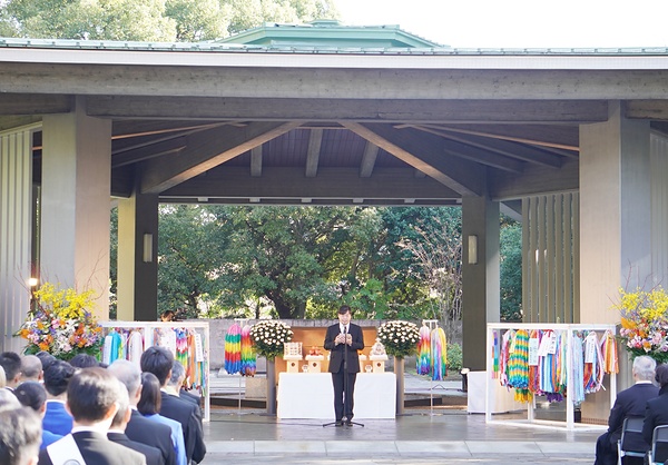 「未来の平和実現に向けて祈りと行動を」と訴える宮本泰克委員長