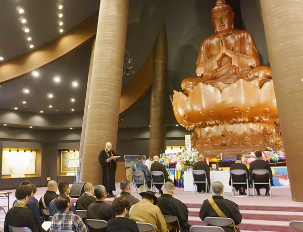 沖縄・平和祈念堂での追悼法要