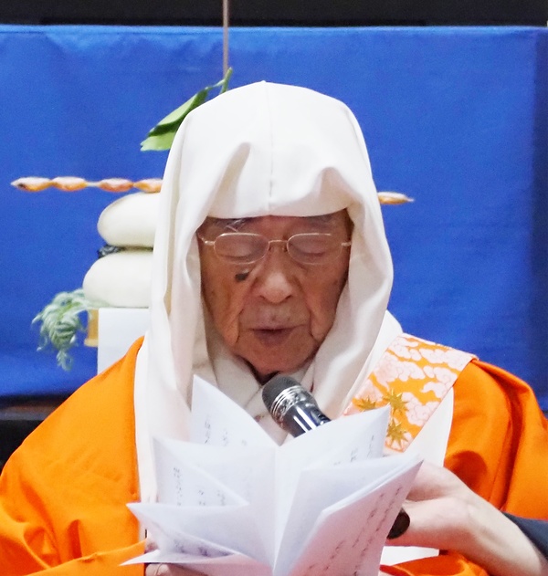 年賀式で「お言葉」を述べる藤光賢・天台座主