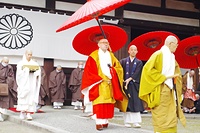 灌頂院を後にする中村大阿