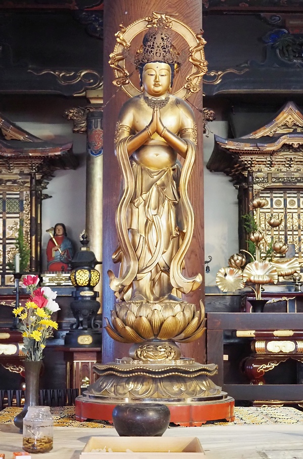 本堂で初公開されている勢至菩薩立像