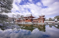 鳳凰堂も一面の雪景　平等院、幽玄な光景広がる