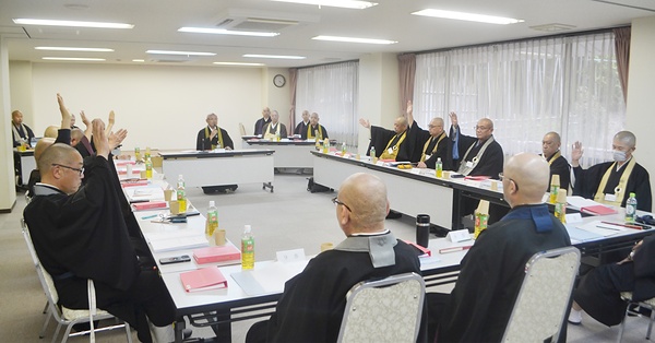 賛成多数で不信任案が可決された