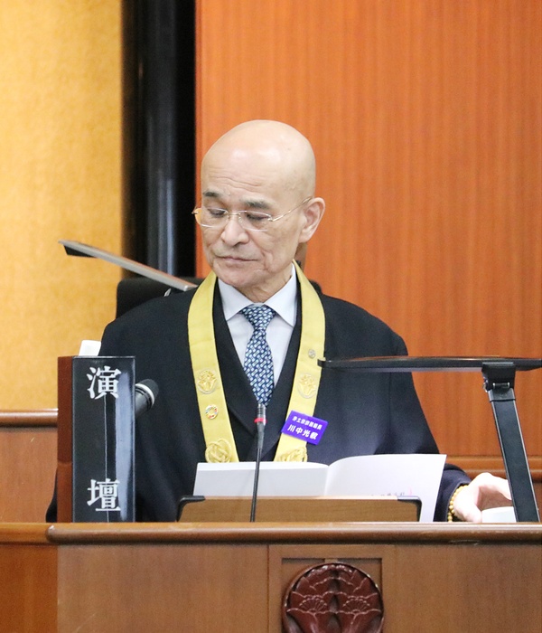 執務方針を述べる川中宗務総長