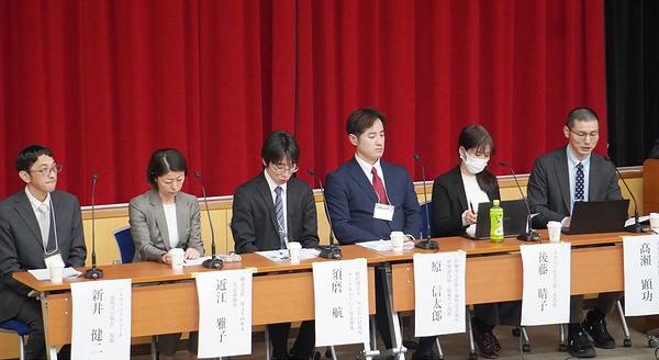 世俗の肩書に伴う専門性と宗教者としての信頼性などについても議論