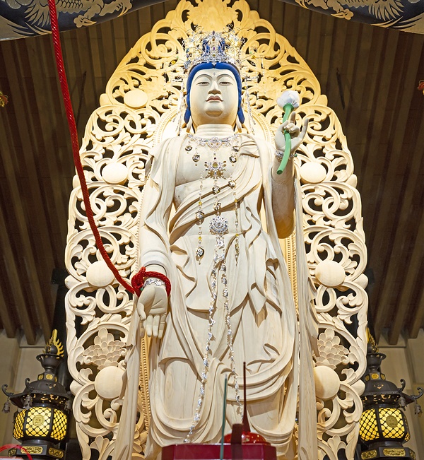 御朱印の頒布を基にして造像された令和の大観音