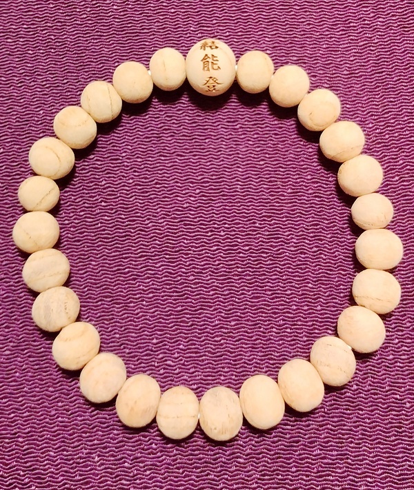 被災寺院の木材で作った腕輪念珠