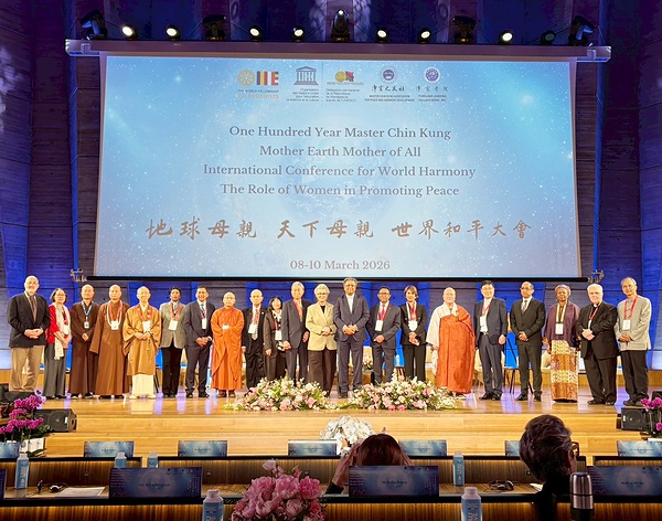 WFBやユネスコ関係者らによるグローバルな対話が行われた（開会式）