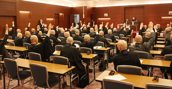 ビル建て替え期間の宗務庁の仮移転先に関する採決