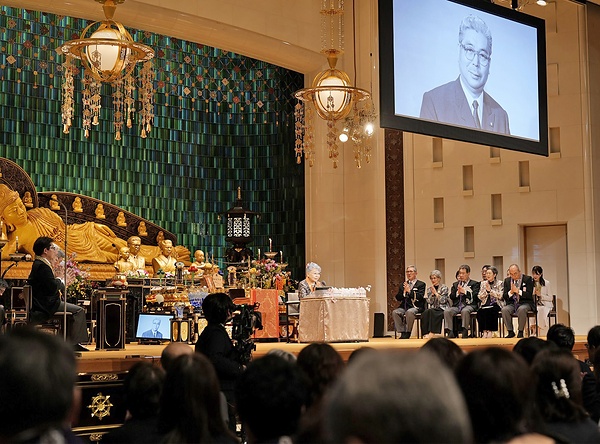 応現院で営まれた開祖・真乗教主のお誕生120年大祭