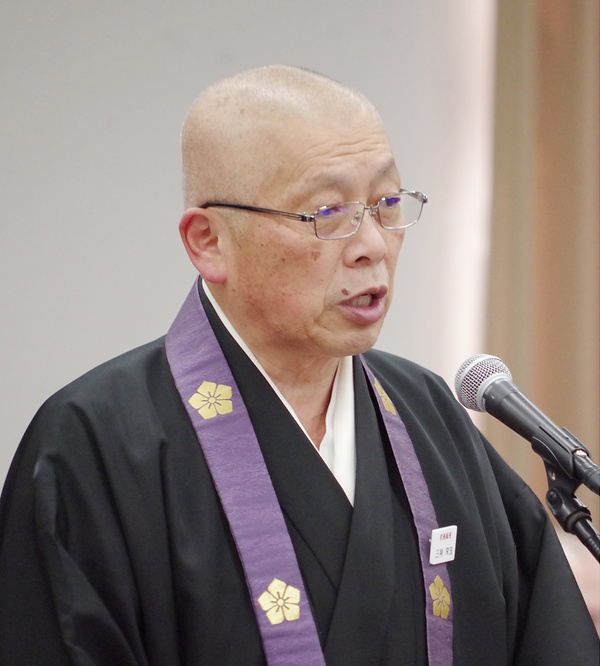 密厳流遍照講の規程改正の意図を述べる三神宗務総長