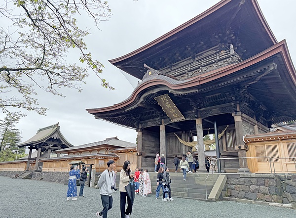元の部材の72％を再利用して復旧した阿蘇神社の楼門（重要文化財）