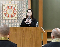 講演する谷口氏