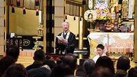 23日の朝座は満堂となり、多くの参拝者が華園門主の親教に耳を傾けた