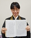 日本語の原文と中国訳の文章・ローマ字文が併記されている中国語版勤行集