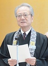 就任後、初の宗議会で所信表明する栗原総長（5月26日）