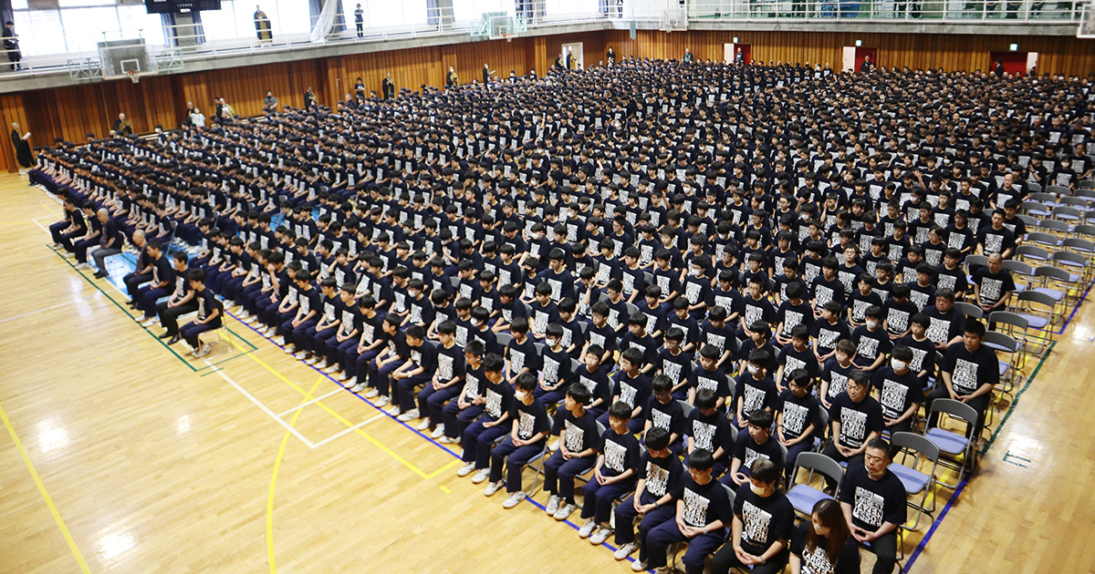 坐禅でギネス達成！ 1306人姿勢崩さず 世田谷学園中高が挑戦：中外日報