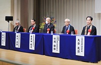 27日の全体報告会=本願寺派鹿児島別院提供